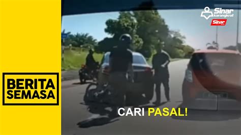 Penunggang Motosikal Tular Bergaduh Atas Jalan Raya Ditahan Video