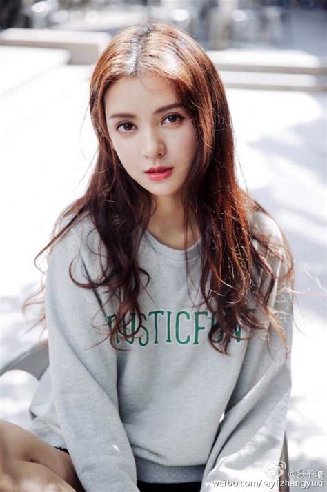 Tìm thấy bản sao cực kỳ xinh đẹp của hot girl Midu