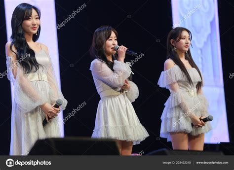 Members South Korean Girl Group Lovelyz Perform Showcase Release Fifth ...