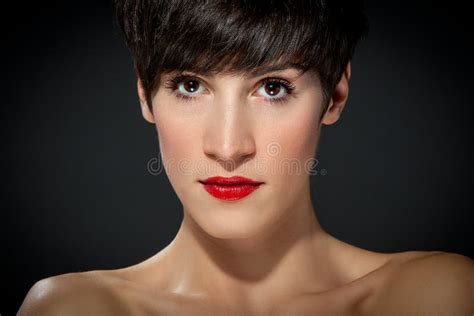 Attraktiver Brunette stockbild Bild von haar schönheit