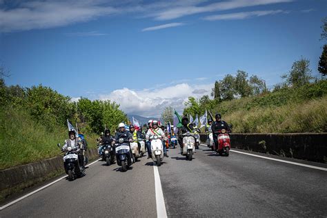 La Grande Parata Del Vespa World Days Un Corteo Storico Da Record