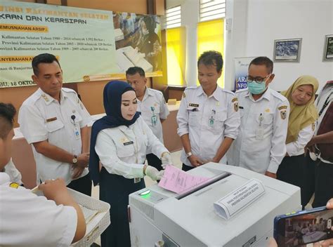 Dispersip Kalsel Musnahkan Ribuan Berkas Di Depo Arsip Poros Kalimantan