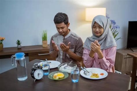 Catat Dan Ingat 8 Daftar Makanan Ini Harus Dihindari Selama Sahur