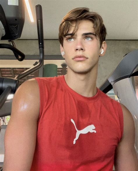 Hot Dudes Good Mood On Twitter RT LorenzoBluex Sweaty Looking For A Gym Buddy Gay