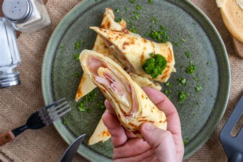 Deftiger Pfannkuchen mit Käse Schinken Füllung Rezept eat de