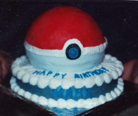 Pokemon ball birthday cake | Ball birthday, Pokemon ball, Ball