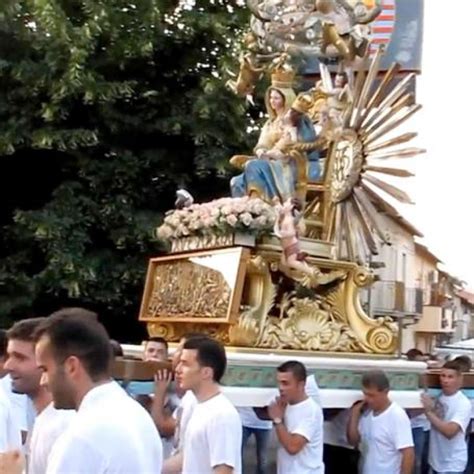 Ndrangheta Il Caso In Calabria La Processione Si Ferma Davanti Alla