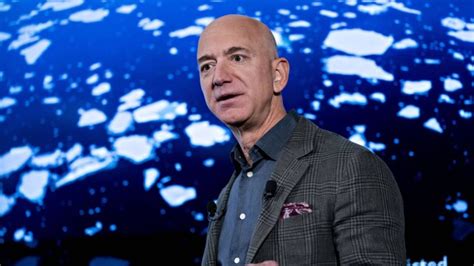 Jeff Bezos da Amazon é processado por ex governanta por racismo e