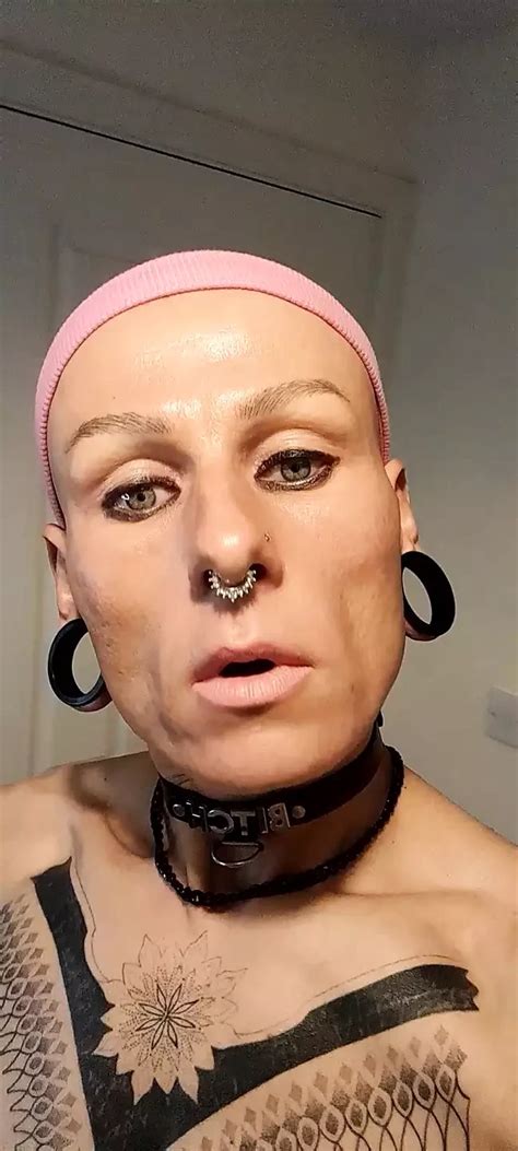 Bitch Showing Sexy Dirty Body Shemale Tattoo Porn XHamster