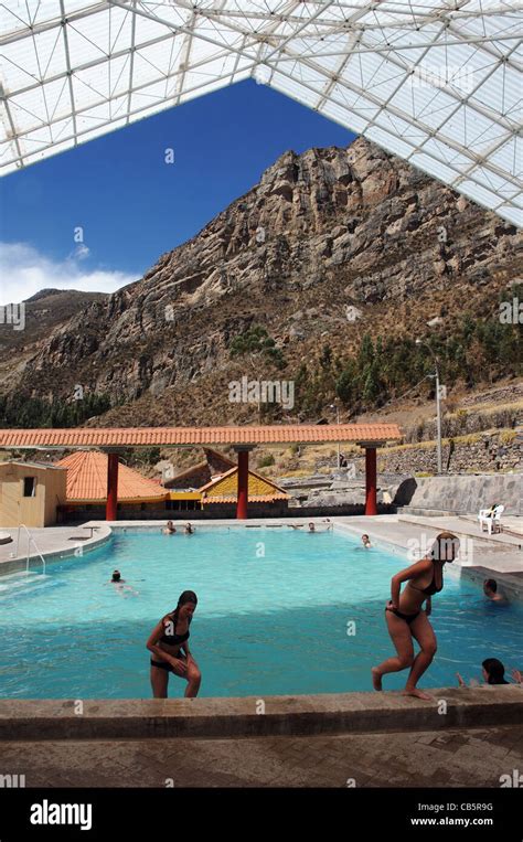 Las Aguas Termales En Chivay Aseado El Ca N Del Colca Per Fotograf A