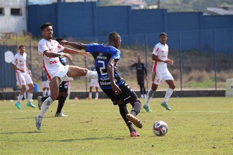 Tubarão vence o Inter de Lages nos acréscimos e afasta chances de