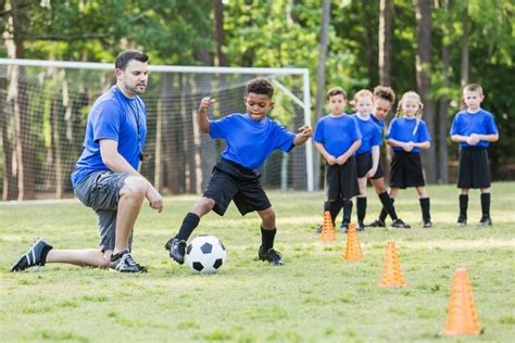 La importancia de las Escuelas de Fútbol para los niños Enlace deportivo