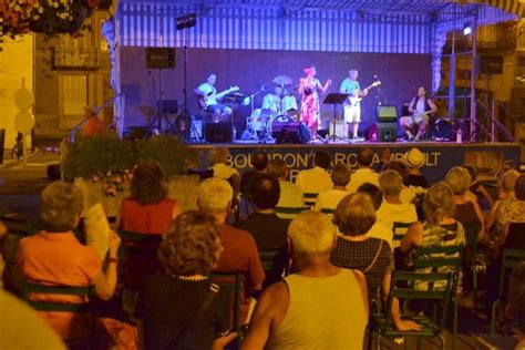 Une fête de la musique loin du soleil Bourbon l Archambault 03160