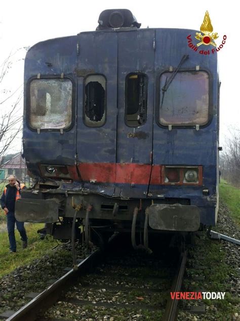 Incidente Al Passaggio A Livello Tra Treno E Camion