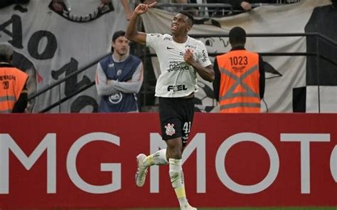 Corinthians acerta venda de Felipe Augusto para clube da Bélgica