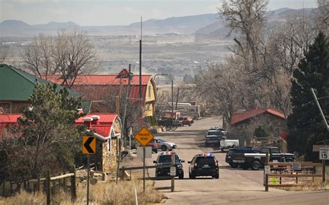 Wind-driven wildfires erupt in Colorado during red flag warnings