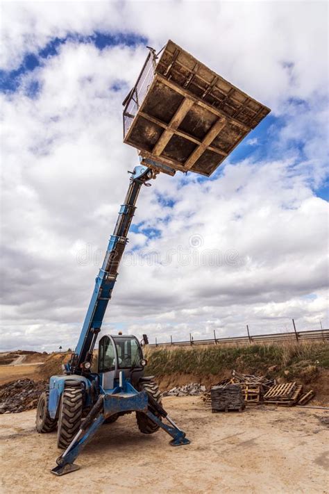 Carretilla Elevadora En Un Emplazamiento De La Obra Prepar Ndose Para