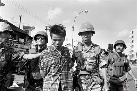 Captain Nguyễn Văn Lém is being prepared to be executed by General