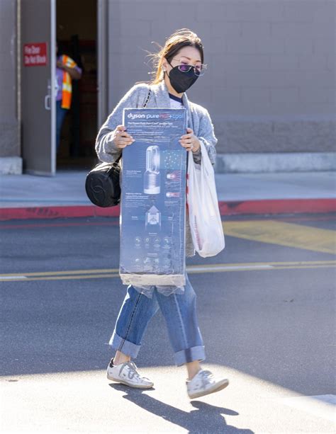 BRENDA SONG Shopping a Dyson Heater in Burbank 01/17/2023 – HawtCelebs