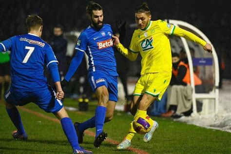 Fc Nantes João Victor Et Mollet Sur Le Banc Une Défense à Quatre Avec