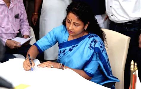 Ranchi : Jharkhand Mukti Morcha (JMM) leader Kalpana Soren, takes oath ...