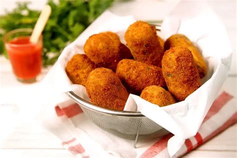 Bolinho de frango alho poró low carb crocante um petisco