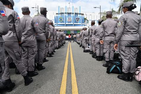 Presidente Abinader dispone el ascenso de 7 800 agentes de la Policía