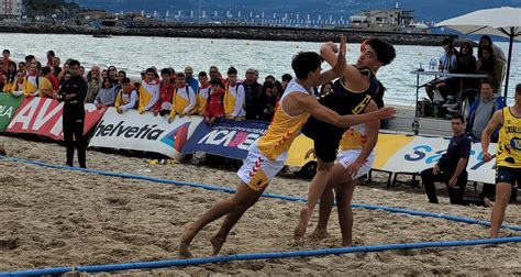 Les Seleccions Catalanes Preparades Per Disputar El CESA De Platja