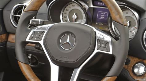 2013 Mercedes-Benz SL 550 - Interior Detail | Caricos