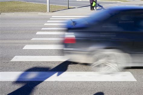 Pozna Mercedes Hukn Na Przej Ciu W Dwie Osoby Miertelny Wypadek