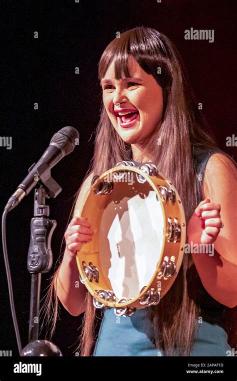 Samantha As Judith Durham In The Tribute Show Sounds Like The Seekers