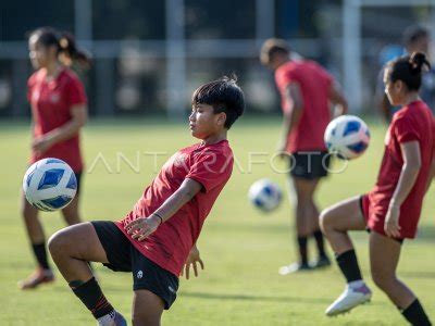 Latihan Timnas Jelang Semi Final AFF U 19 ANTARA Foto