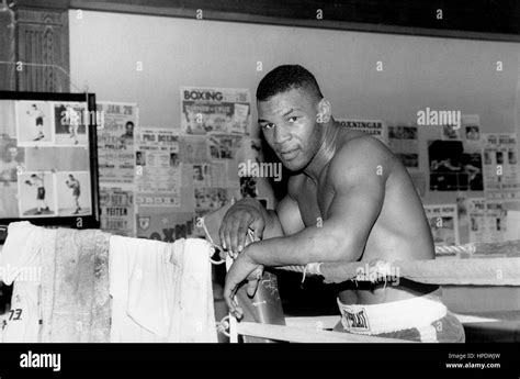 Mike tyson hi-res stock photography and images - Alamy