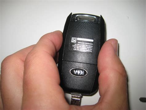 Kia Sportage Key Fob Battery Replacement Guide 016