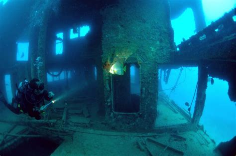 宮古島の沈没船ポイント 水中写真撮影 空 良太郎