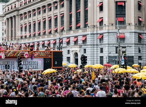 Sao Paulo Brazil March Horizontal Picture Of Crowds