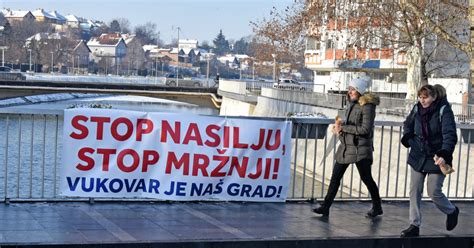 Te Ve Eri Pale Su Sve Maske Protest Protiv Napada Na Tinejd Ere U