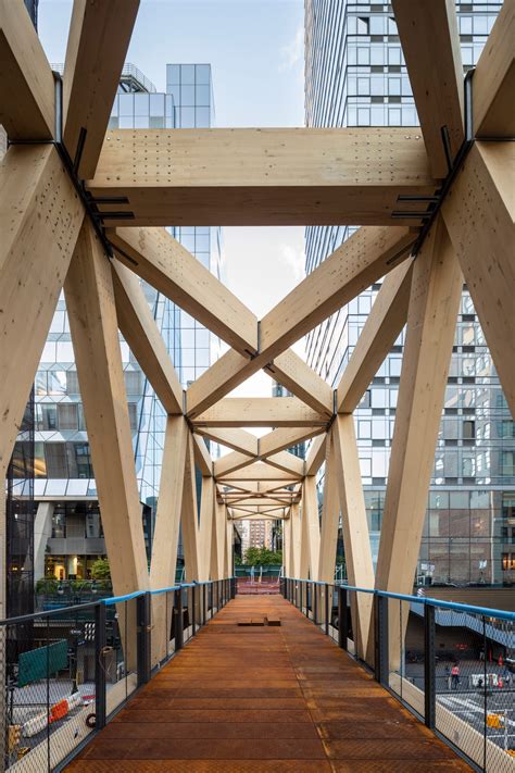 Som Connects Block Long Glulam Bridge To The High Line