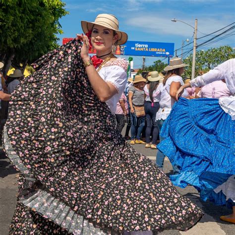 1000 Polleras Parade Known As The Desfile De Las Mill Polleras In Las