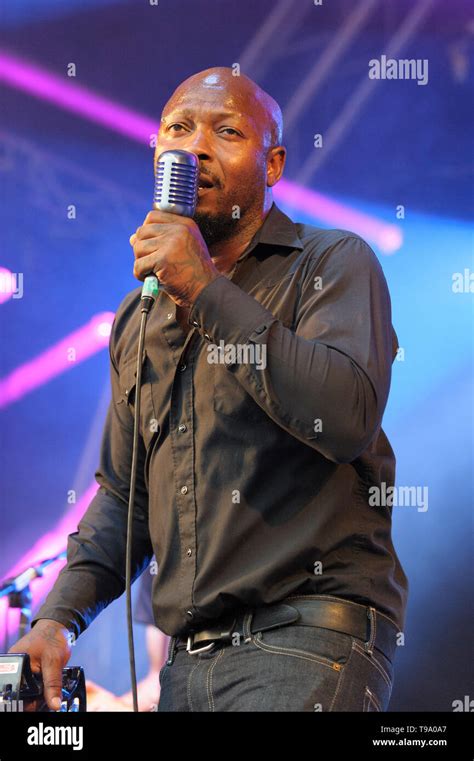 Kelvin swaby singer hi-res stock photography and images - Alamy