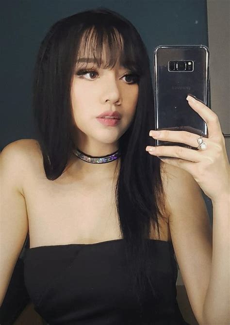Hot girl và hot boy Tú Hảo đáp trả khi bị chê ngực lép Quỳnh Anh Shyn lộ cánh tay