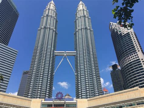 Menara Kembar Petronas Ikon Wisata Malaysia