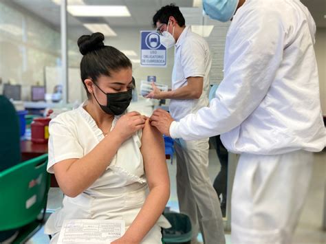 Avanza la aplicación de la vacuna de refuerzo en personal médico del