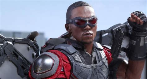 Falc O Da Hot Toys Levar O Seu Dinheiro Voando Jovem Nerd