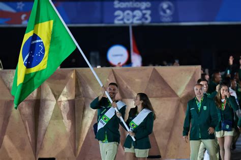 Luisa Stefani Carrega Bandeira Do Brasil Na Abertura Dos Jogos Pan