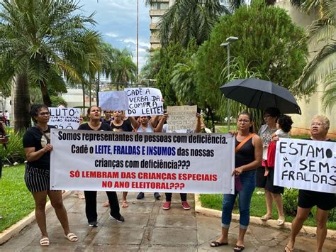 M Es Se Manifestam Contra Falta De Insumos Para Crian As