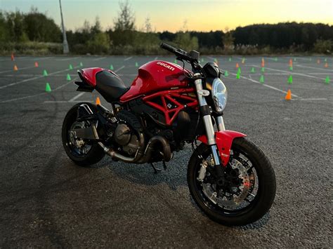 Купить б у Ducati Monster 821 инжектор 6 передач в Москве красный naked bike 2016 года на Авто