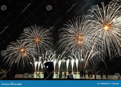 Fogos De Artif Cio Coloridos Foto De Stock Imagem De Cerim Nia Azul