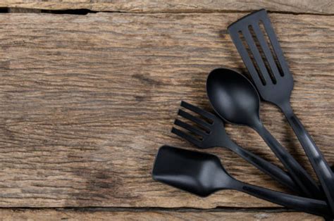 Los Peligros Ocultos De Los Utensilios De Cocina De Plastico Negro