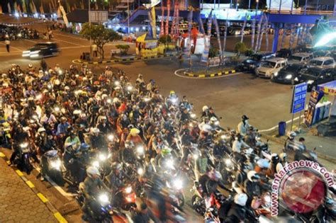 Pemudik Bersepeda Motor Padati Pelabuhan Merak Antara News